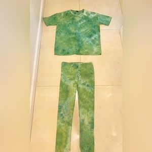 2 piece set with a tie dye green stretchy stylish outfit